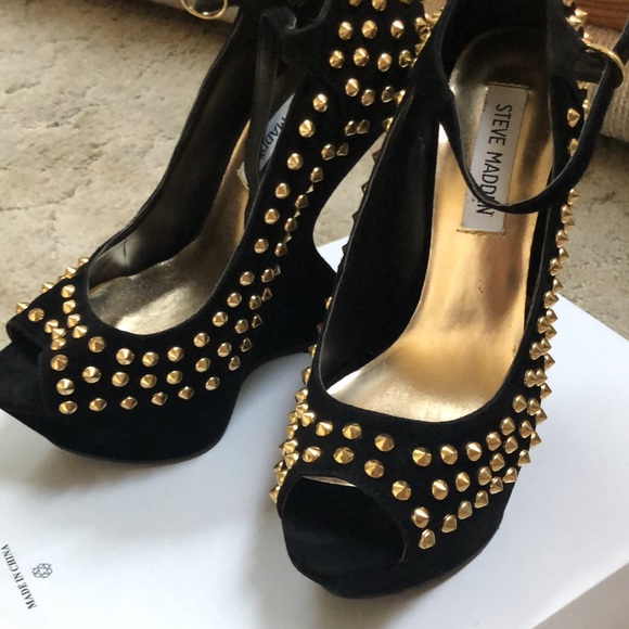 Steve Madden black suede heels. - Picture 3 of 8